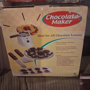 Lentek Electric Chocolatiere Melting Pot and Candy Maker kit.